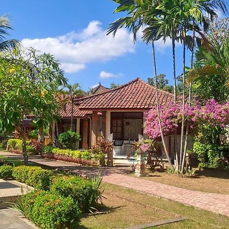 Lovina Beach Hotel Exterior photo
