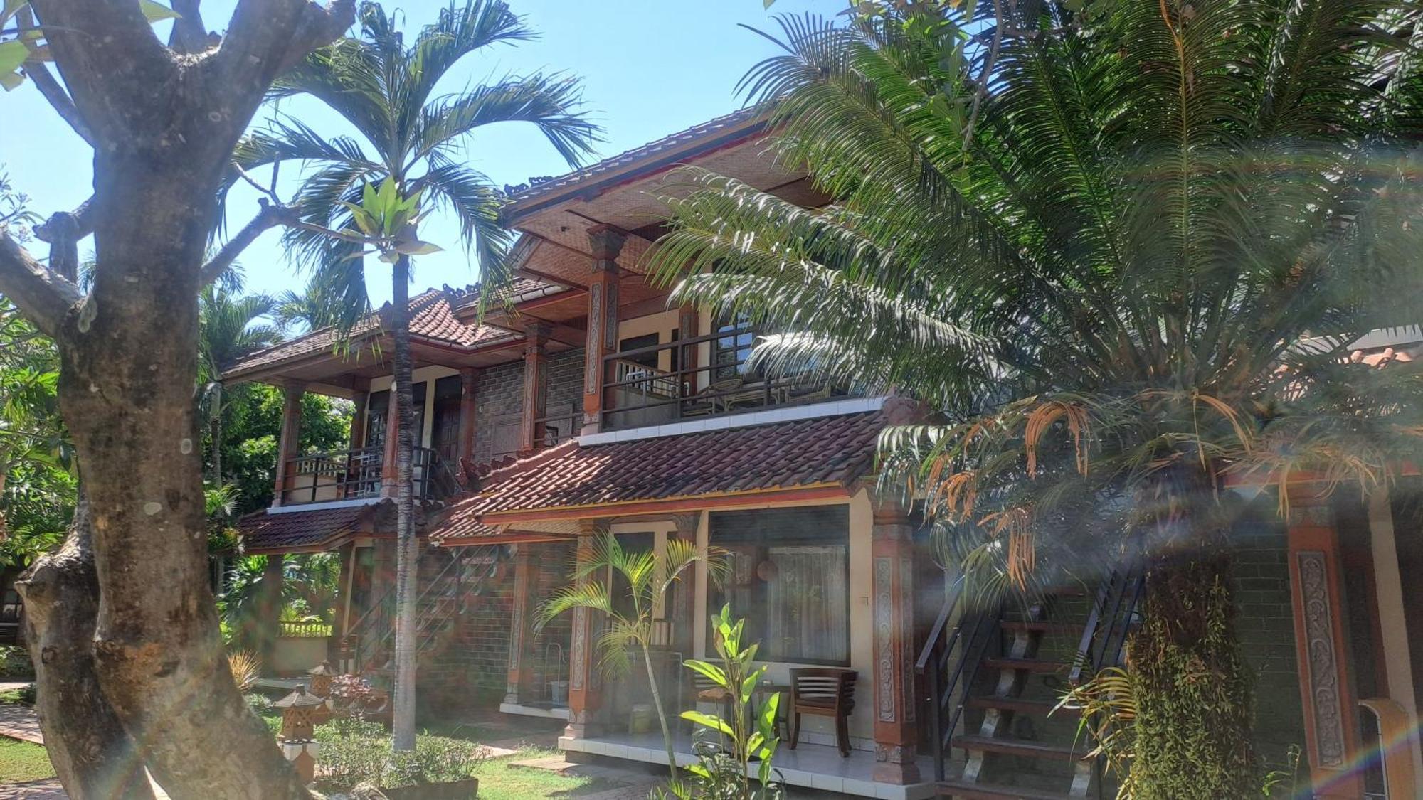 Lovina Beach Hotel Exterior photo