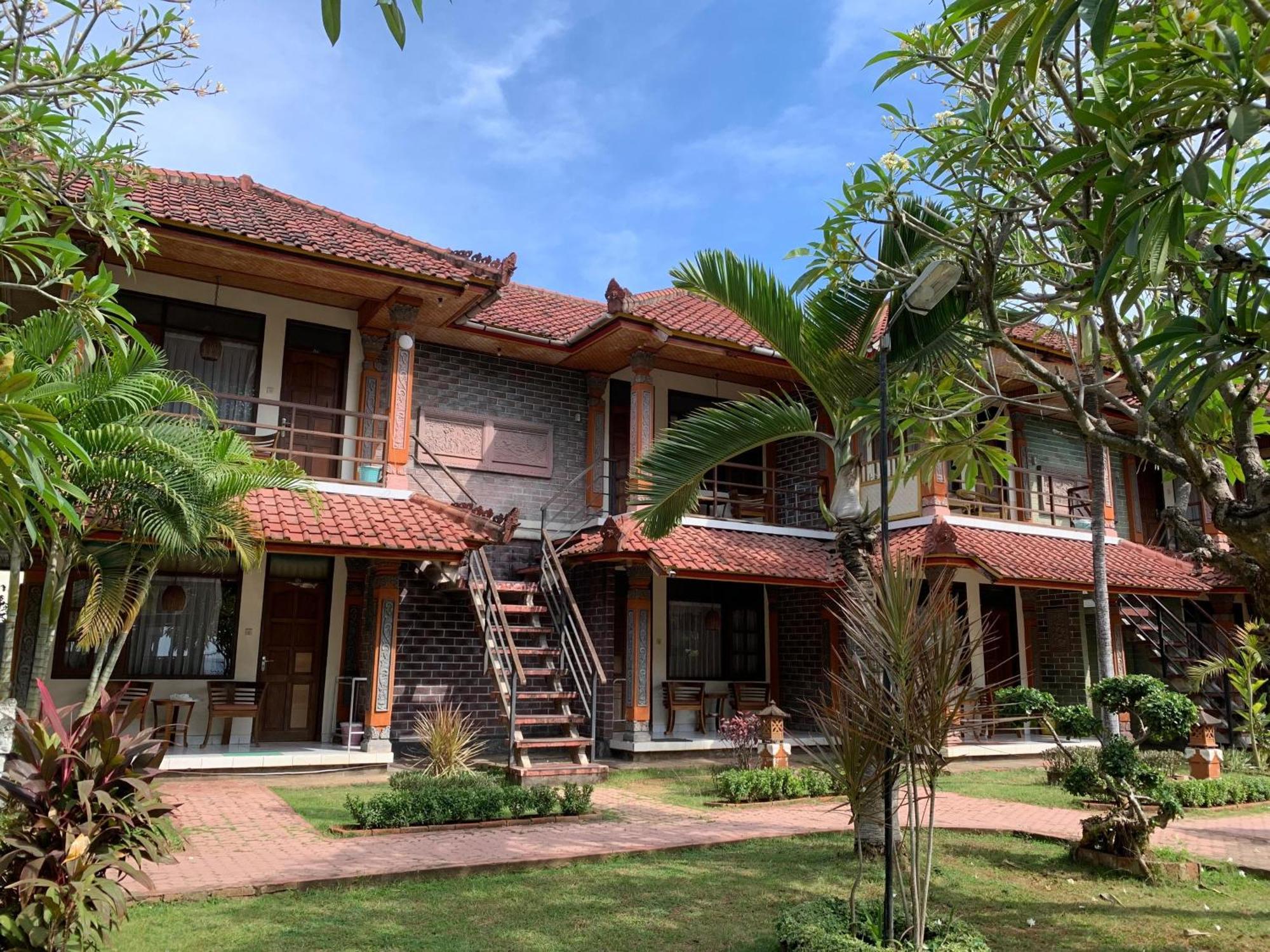 Lovina Beach Hotel Exterior photo