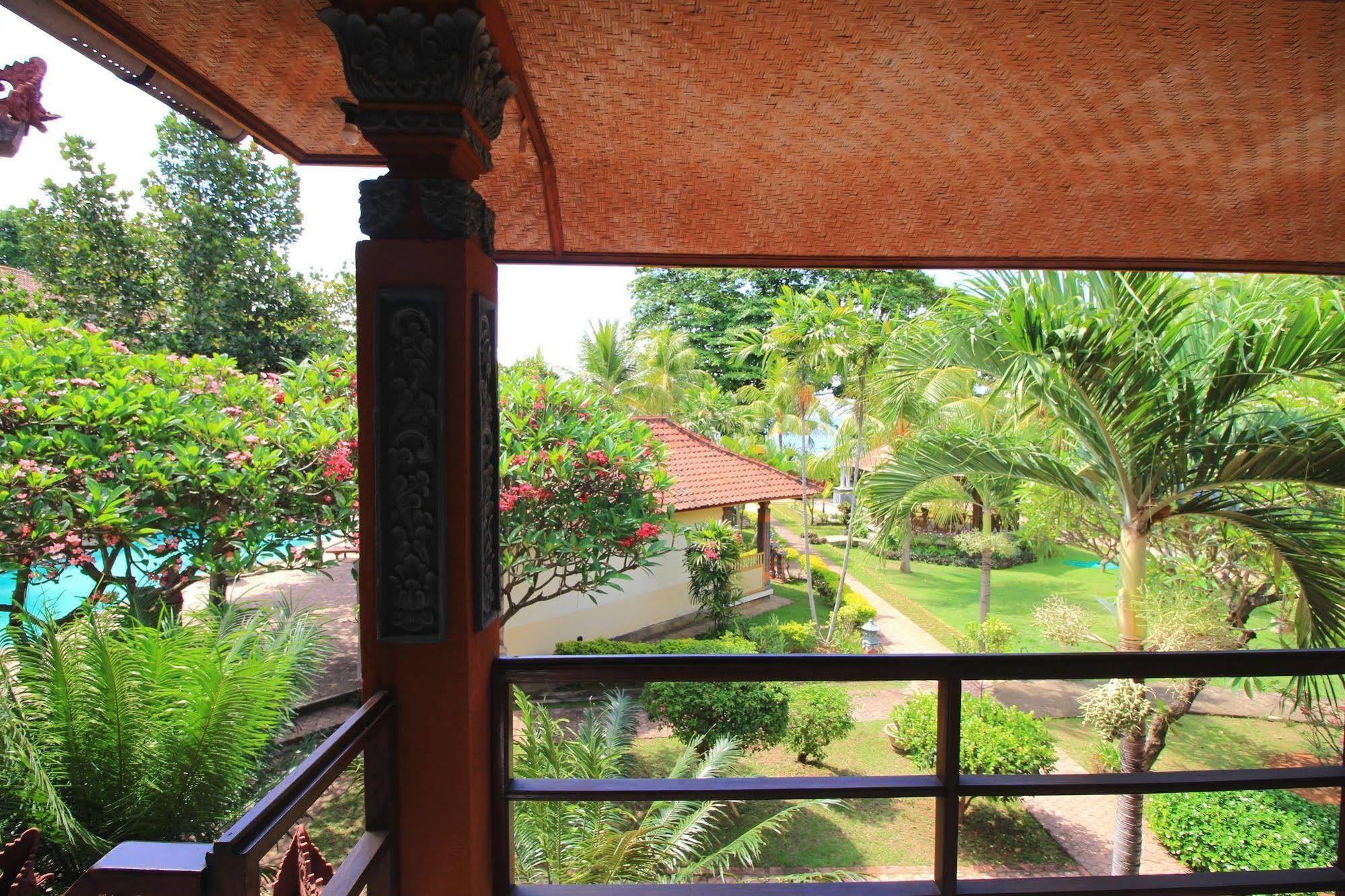 Lovina Beach Hotel Exterior photo